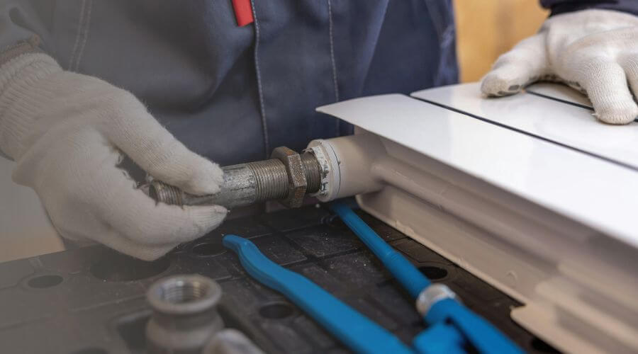 Expert burst pipe repair services in Saratoga, WY